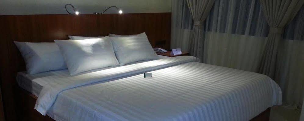Parkway Hotel Surigao Exterior foto